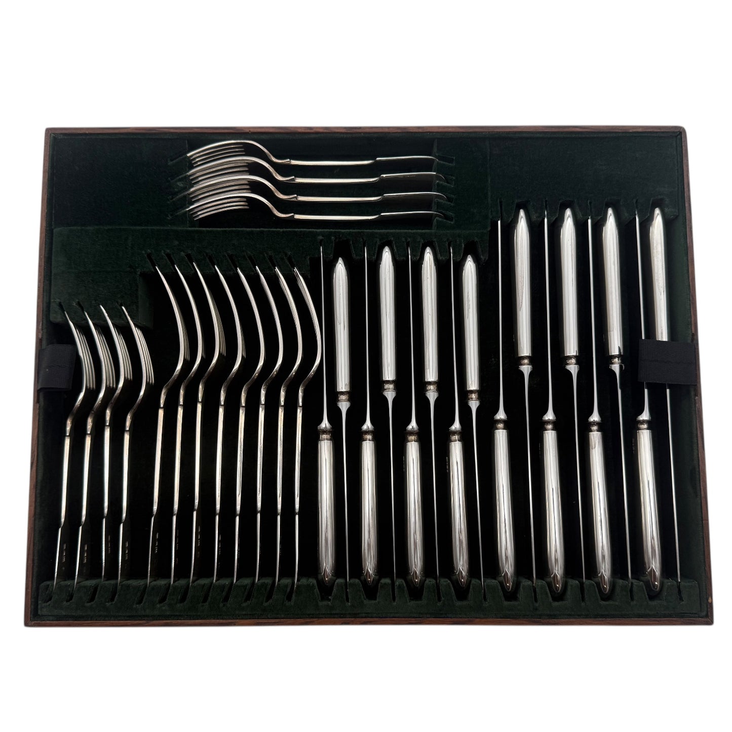 Exceptionally Heavy Fiddle Pattern Service for Eight People. Made By Jackson & Fullerton, London 1897/98